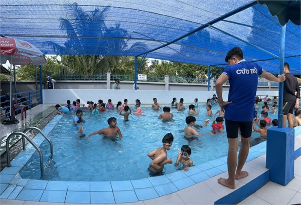 Hoạt động phổ cập bơi 